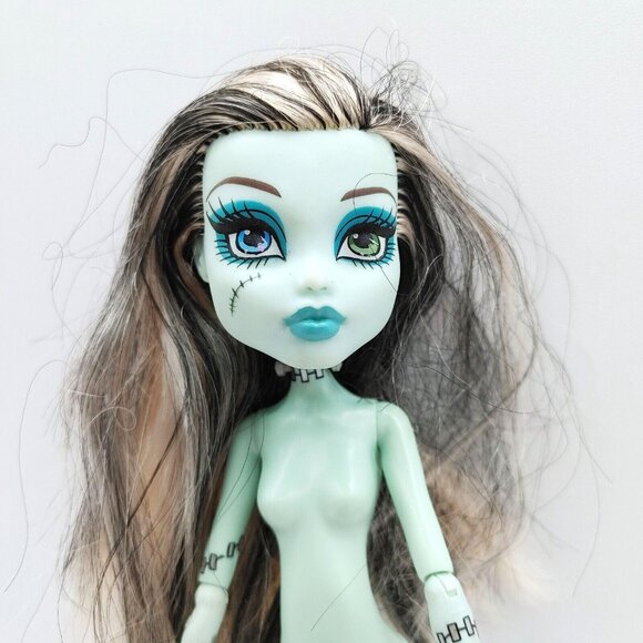 Mattel 2008 Monster High Frankie Stein Ghouls Rule Doll - Picture 2 of 5
